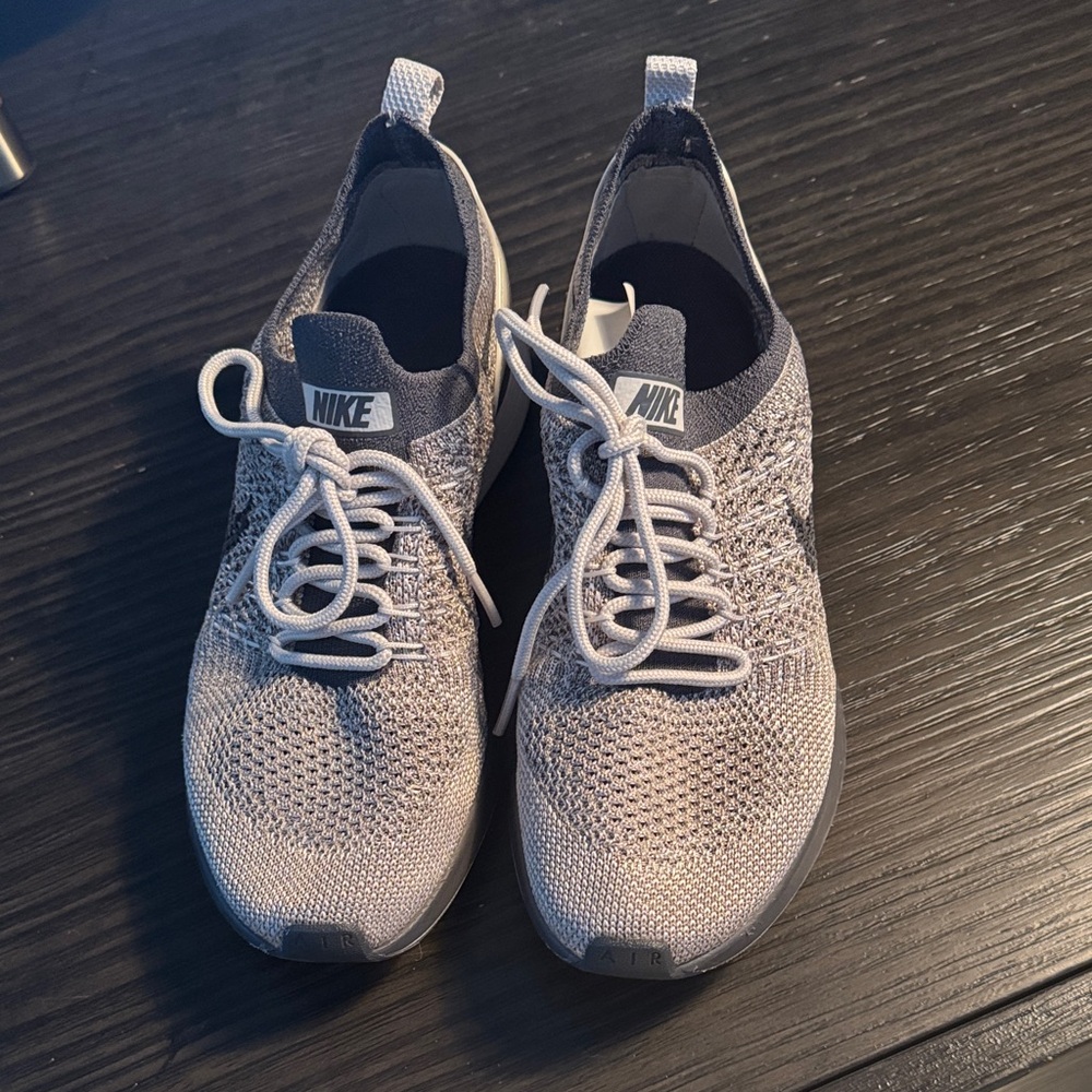 Nike Light Gray Knit Running Shoes